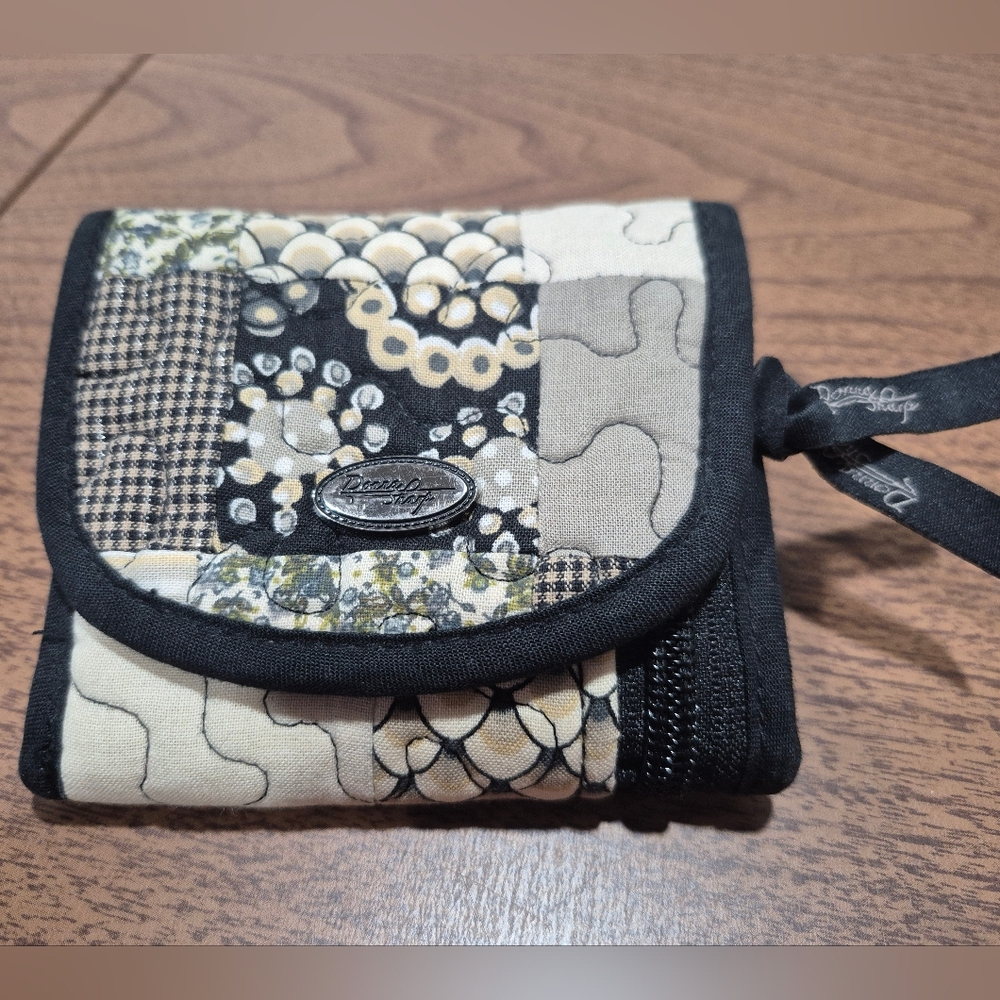 EUC Donna Sharp Quilted Cloth Wallet